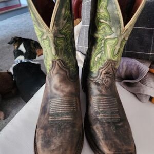 Mens size 10 1/2 distressed  Dan Post boots.